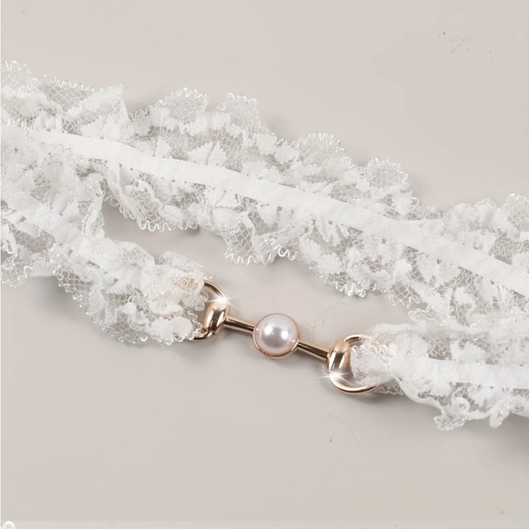 Bridal garter, golden bar w/ pearl bead approx. 9” diameter. NIP, elastic band - Picture 3 of 7